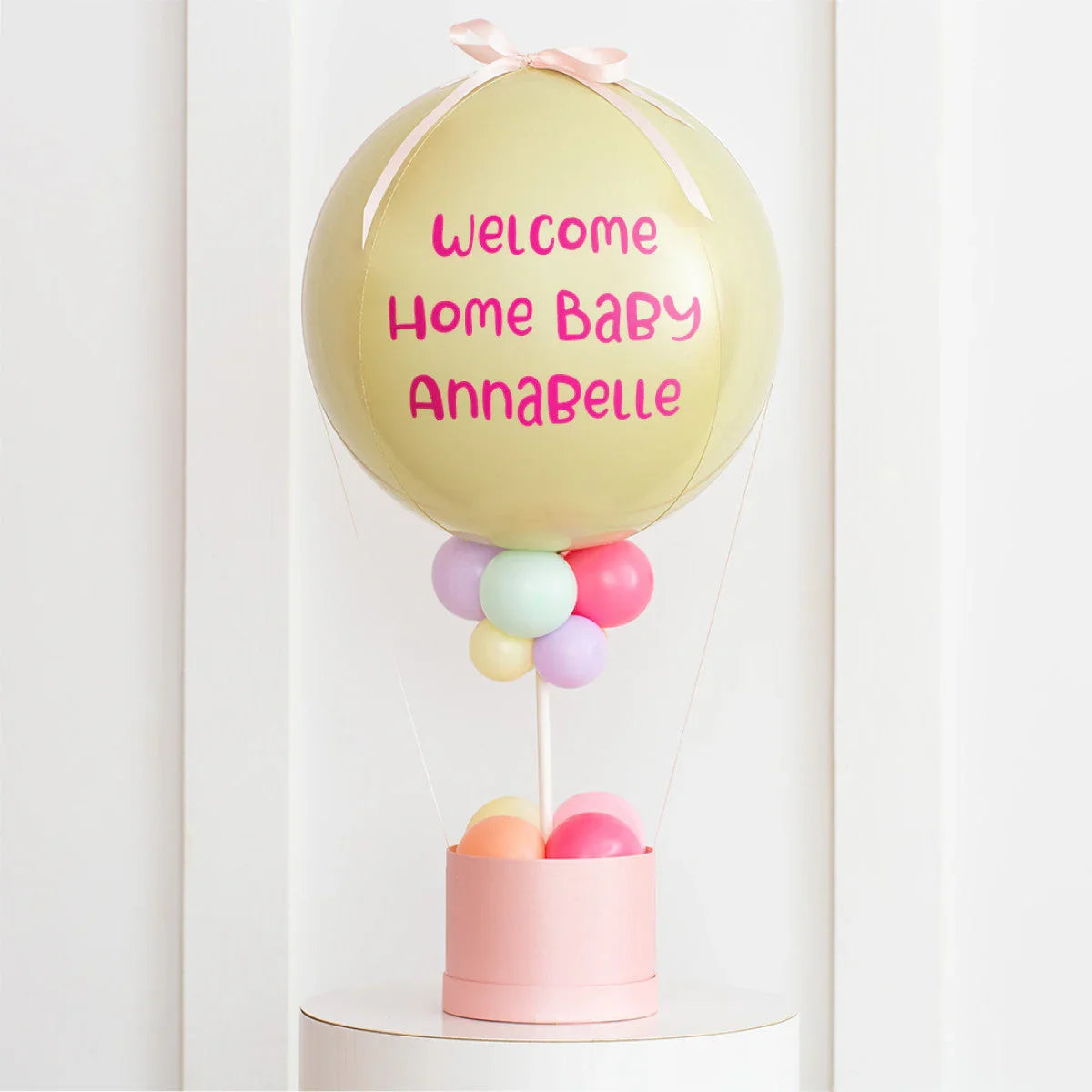 Personalized hot air balloon-shaped balloon with pastel colors and welcome baby Annabelle message